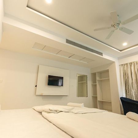 The Grand Monarch Hotel, Ujjain Buitenkant foto