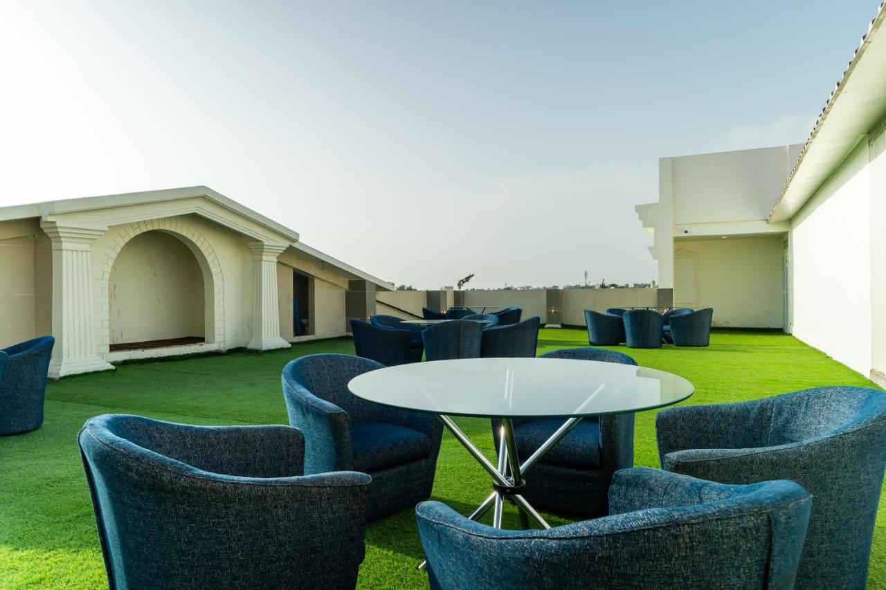 The Grand Monarch Hotel, Ujjain Buitenkant foto